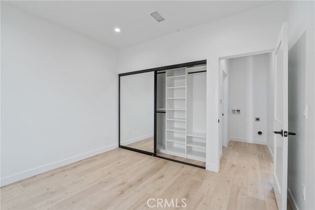 Foto del edificio - 11142 Woodley Ave