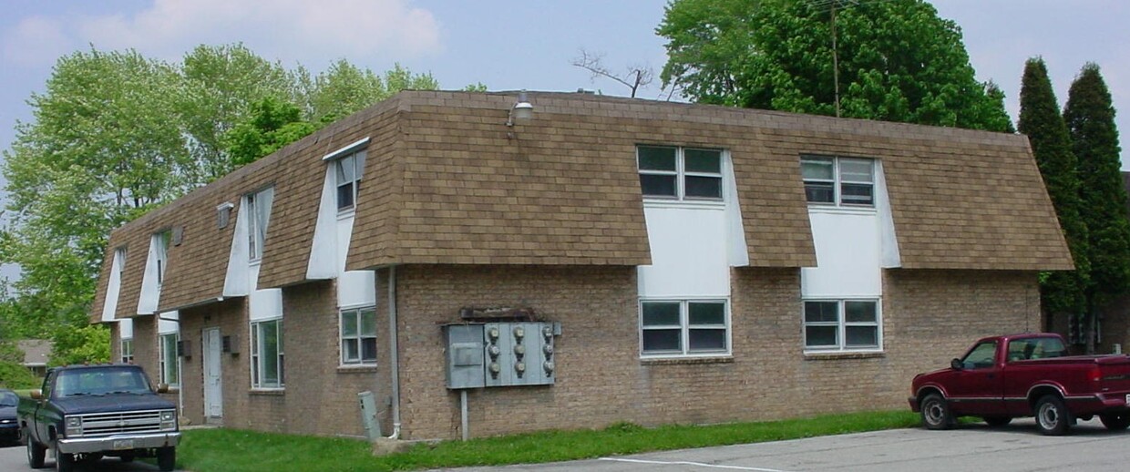 Building Photo - 560 Wakefield Dr