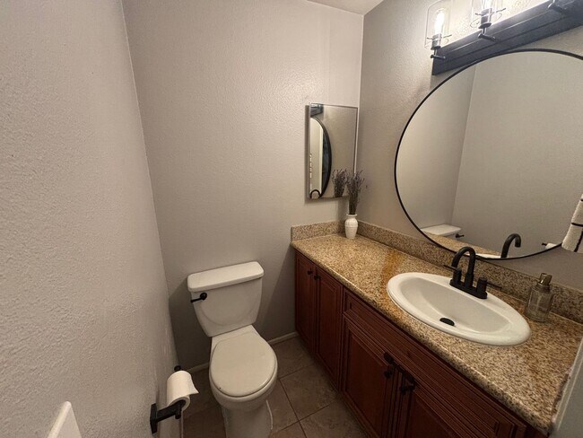 Foto del edificio - COMING SOON! 3 Bedroom Townhome for Rent i...