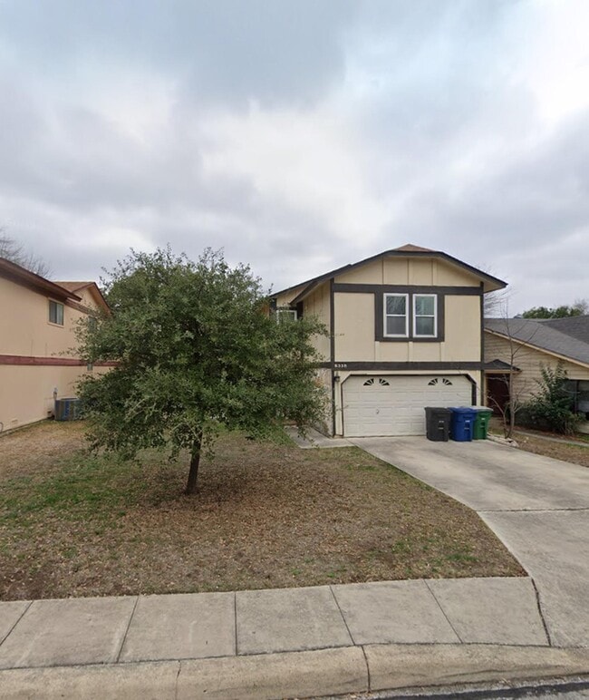 Building Photo - Spacious San Antonio home with open layout...