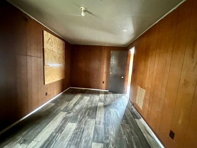 Building Photo - 718 18th St N