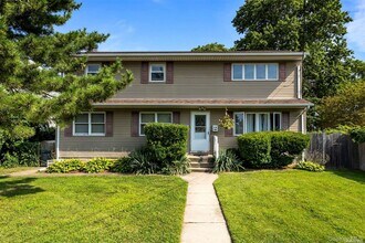 Building Photo - 4 Quaker Ct