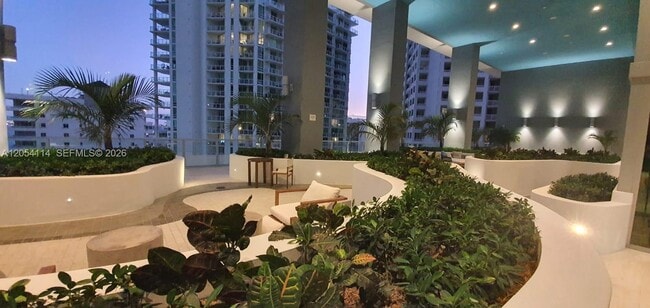 Foto del edificio - 1300 Brickell Bay Dr