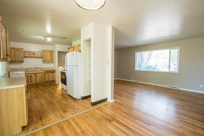 Building Photo - 3375 Moorhead Ave