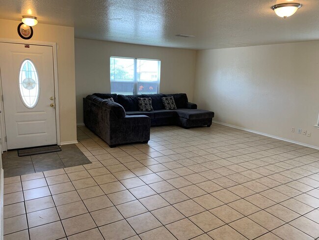 Foto del edificio - *COMING SOON* 4 Bed | 2.5 Bath | Loft | 2-Car Garage | Covered Patio!