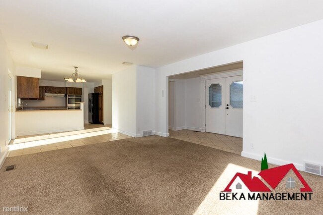 Building Photo - 3 br, 2.5 bath House - 3364 Kingsway Dr