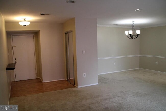 Foto del edificio - 8040 Needwood Rd