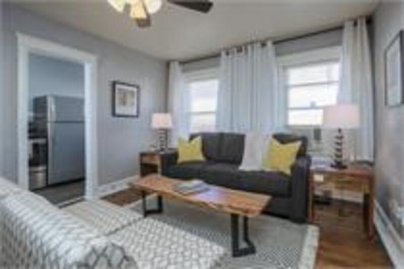 Foto principal - 3721 Broadway Blvd