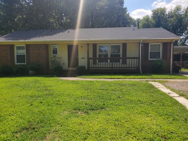 Building Photo - 2801 Dalecrest Dr