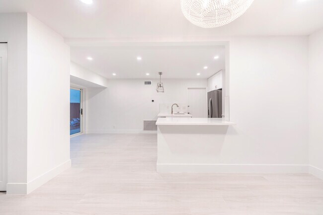 Foto del edificio - 7860 Stanway Pl