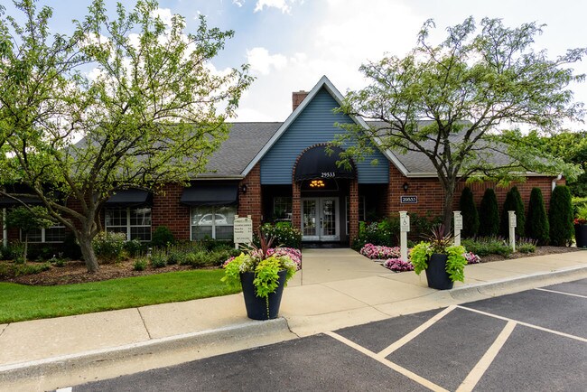 Building Photo - Forest Pointe Apartments