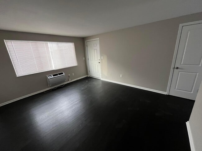 Foto del edificio - 4669 Hilton Ave