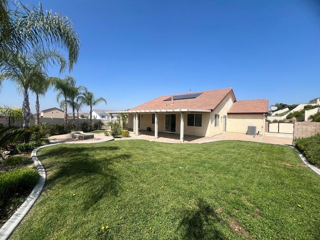 Building Photo - Singleton Heights 4 bedroom 3 1/2 bath Home