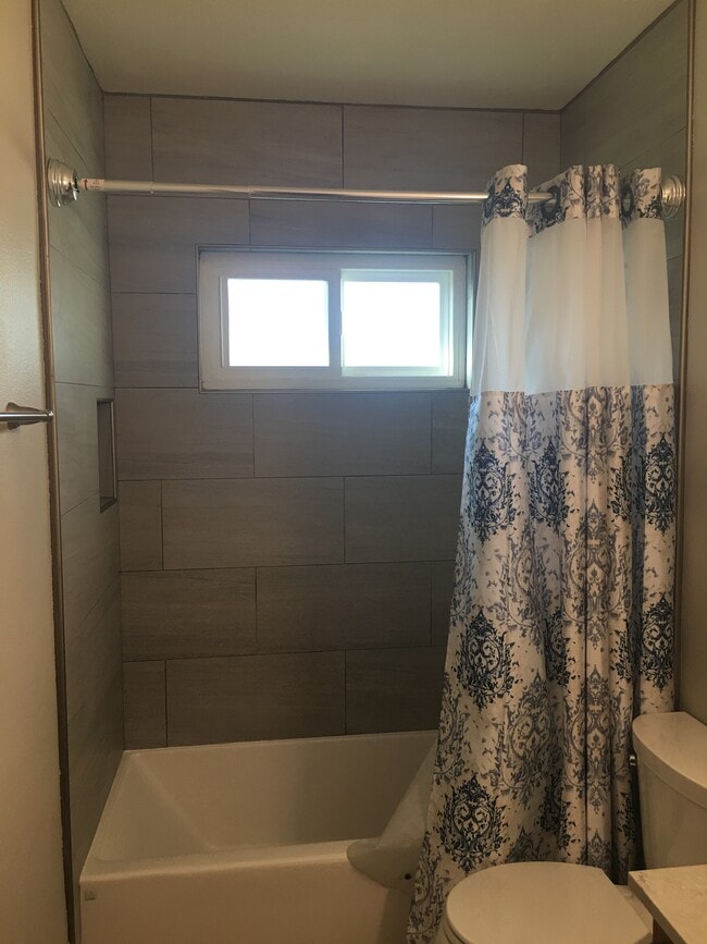 Building Photo - 126 N La Plaza