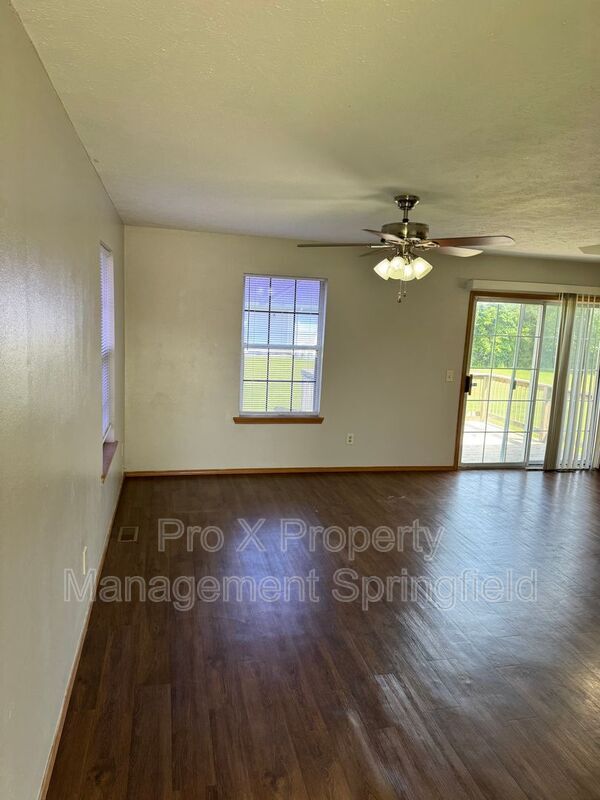 Building Photo - 2000 Southfork Dr