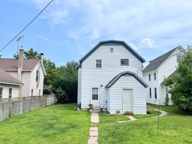 Building Photo - 904 Harrison Ave