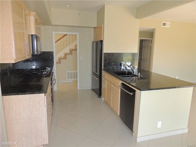 Building Photo - 3 br, 2.5 bath House - 2908 Calle Guadalajara