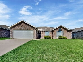 Building Photo - 1702 Griffin Ln
