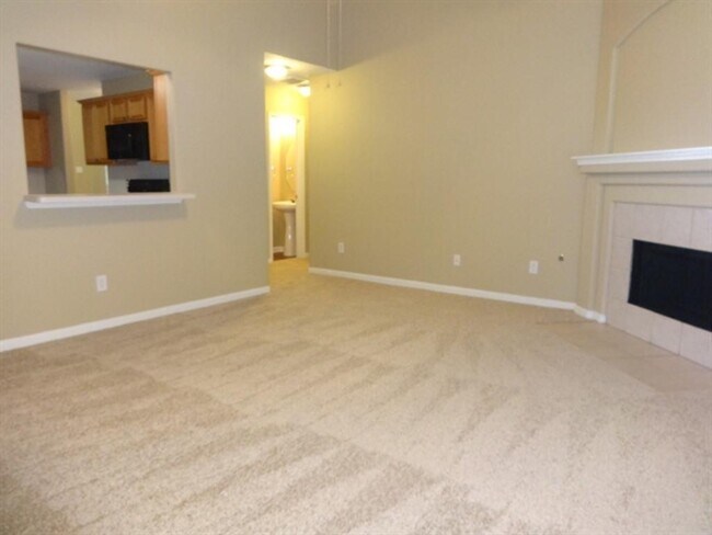 Foto del edificio - 423 Brushy Glen Dr