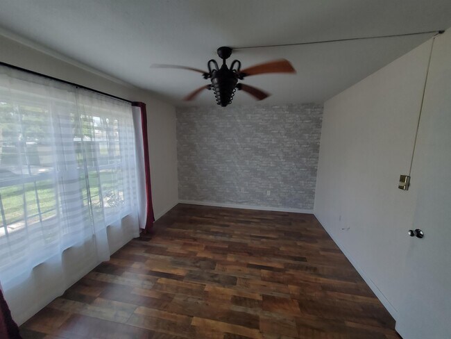 Foto del edificio - 8212 11th St N