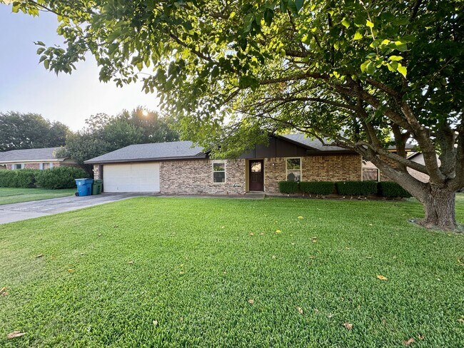 Foto del edificio - Updated Single Family Home | Midway ISD