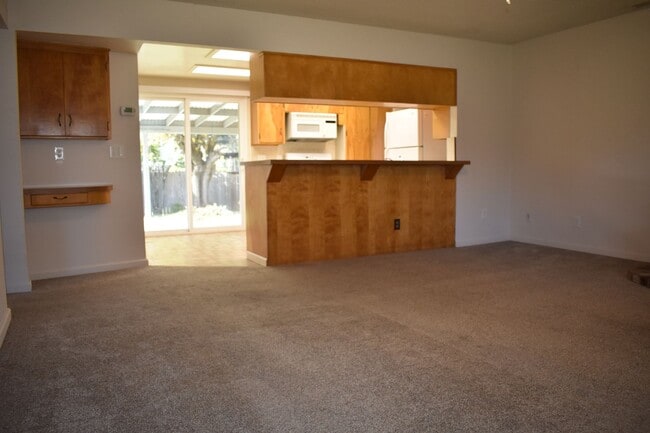 Building Photo - 3794 Circle Dr