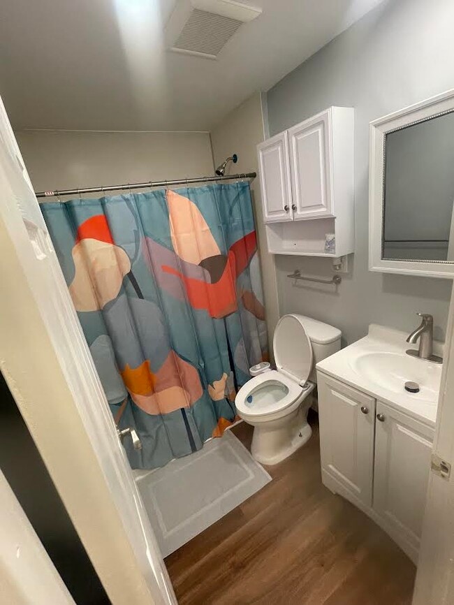 Building Photo - 4442 Freer St