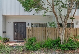 Building Photo - 2108 NE 44th St