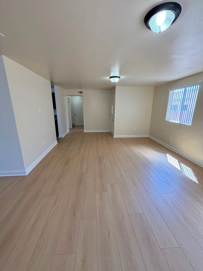 Building Photo - 314 E 120th St