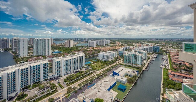 Foto del edificio - 3330 NE 190th St