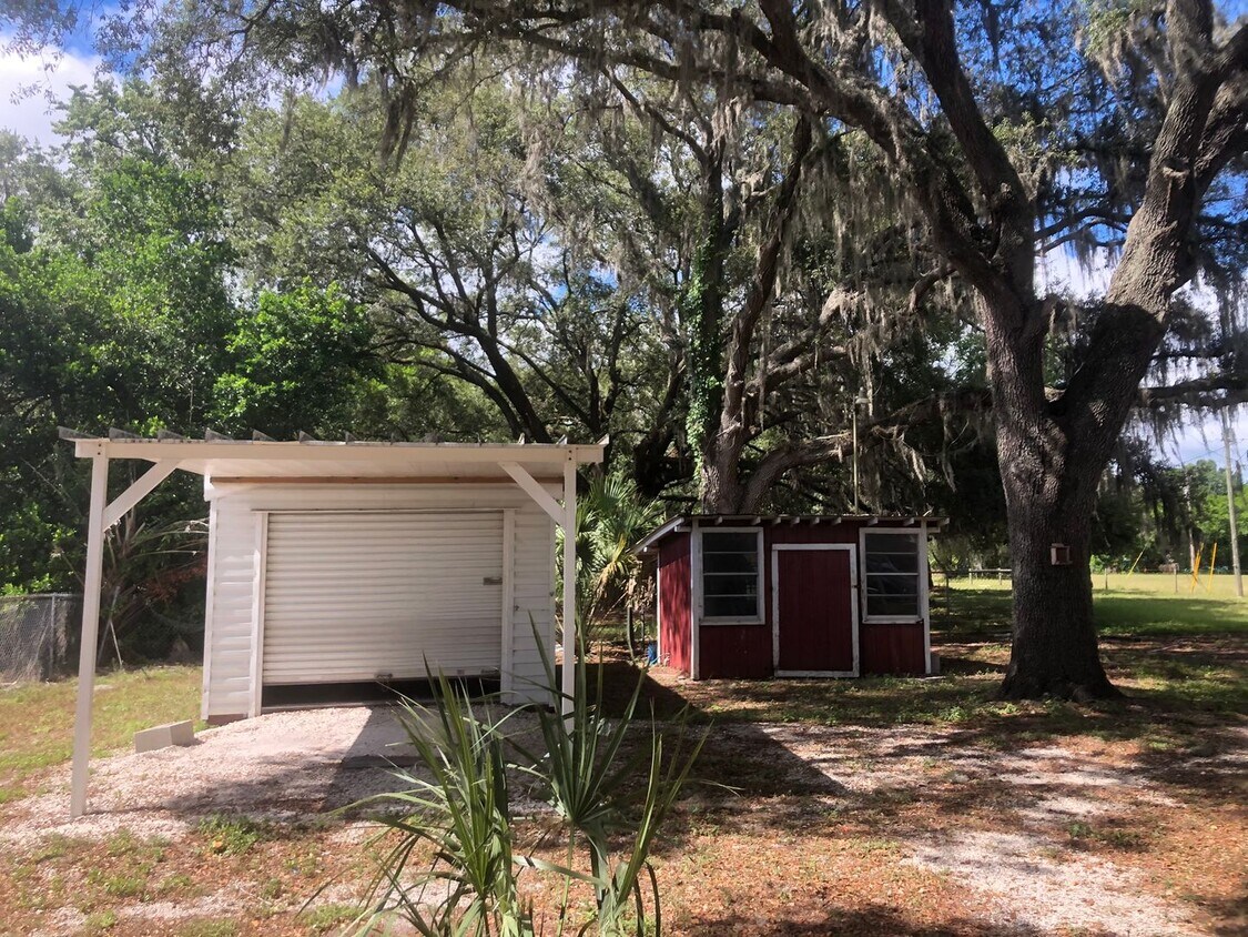 Foto principal - SPACIOUS 3BR/2BA Double Wide ! Convenient ...