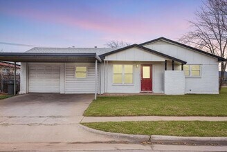Building Photo - 1811 Deer Park Way