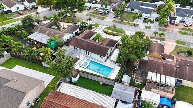 Foto del edificio - 19441 NW 59th Pl