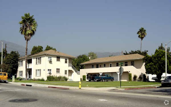 Foto principal - 416-418 S Ivy Ave