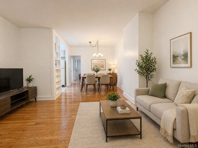 Foto del edificio - 14717 15th Avenue Unit 1FL