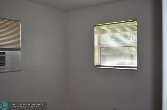 Foto del edificio - 6532 SW 26th St