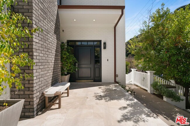 Building Photo - 12090 Chalon Rd