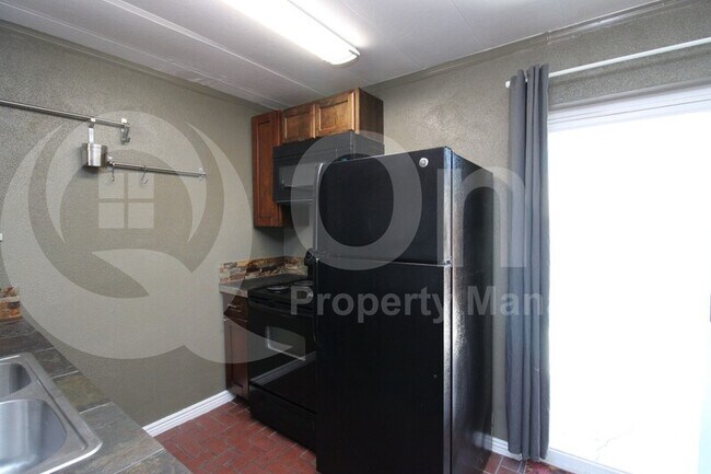 Foto del edificio - 1021 E Harry St