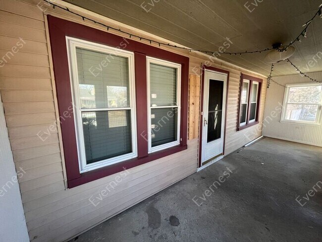 Foto del edificio - 1557 Leroy St