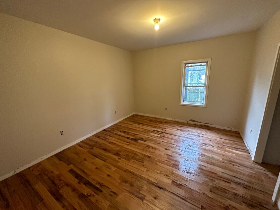 Building Photo - 9 Buck Street