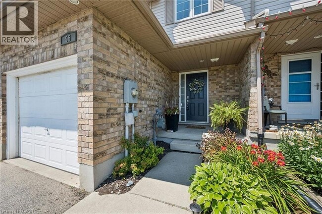 Building Photo - 96 Templewood Dr