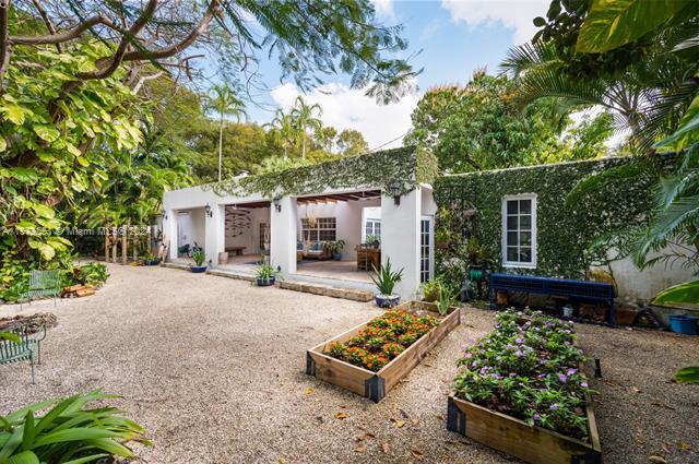 Foto del edificio - 438 Alcazar Ave