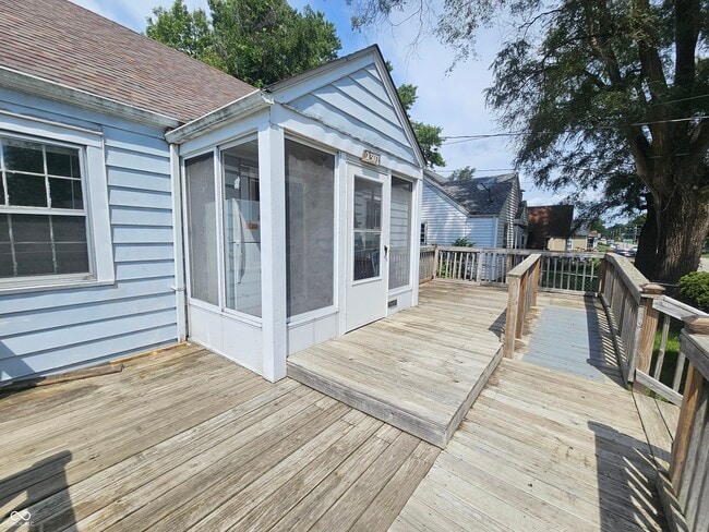 Building Photo - 2307 Arrow Ave