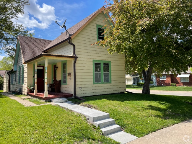 Building Photo - 939 Broadway St