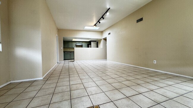 Foto del edificio - Central (Ft Lowell and Columbus) 2 bed, 2 ...