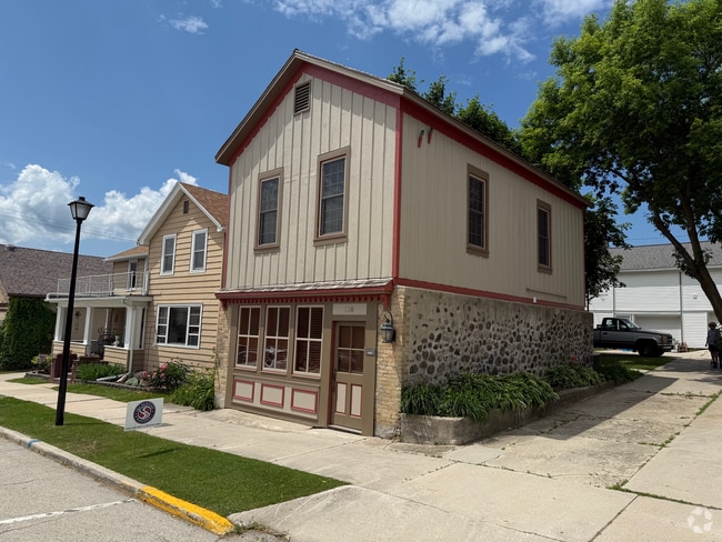 Building Photo - 130 Stafford St