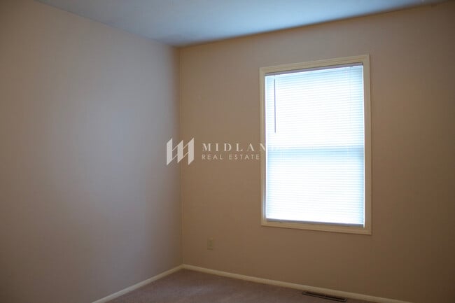 Building Photo - LaVista Ranch Home