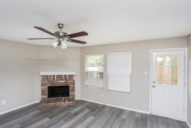 Building Photo - 8757 Garden Springs Dr