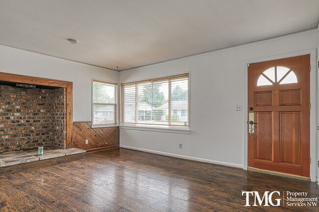 Foto del edificio - Single-Level 2 Bedroom Home with A/C & Large Backyard
