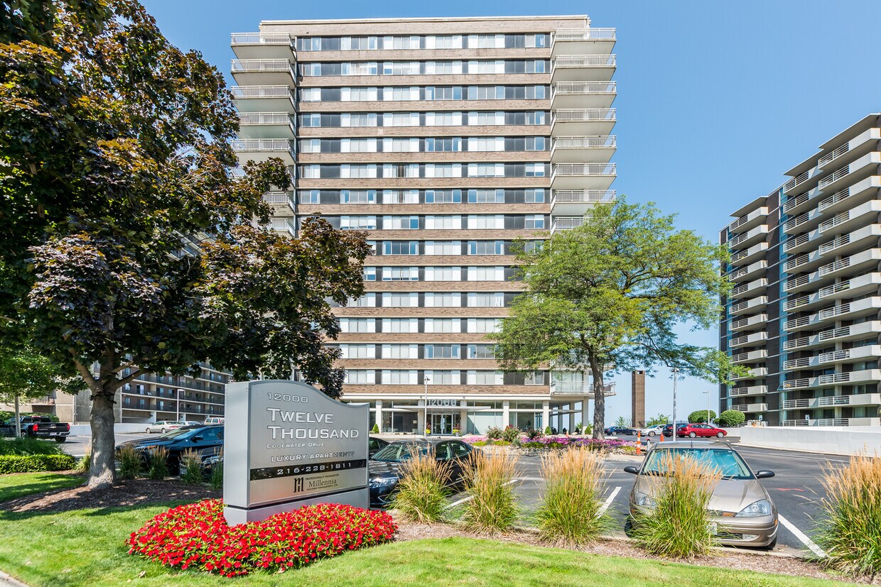 12000 Edgewater Apartments Lakewood, OH